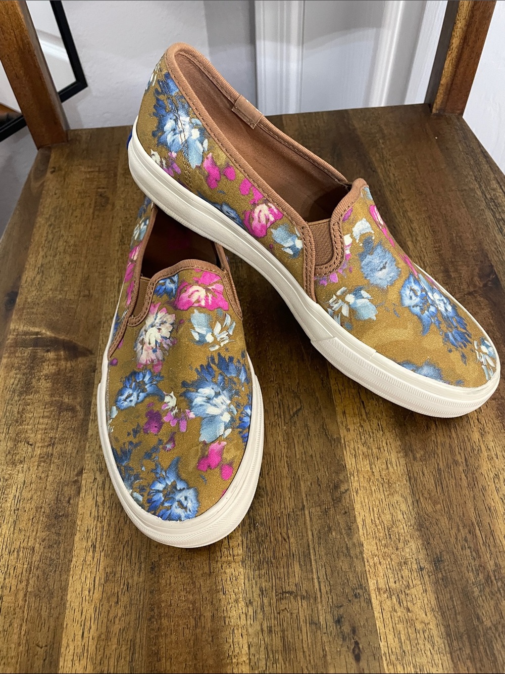 Keds Brown Floral Slip-On Sneakers with Blue & Pink Blooms size 7